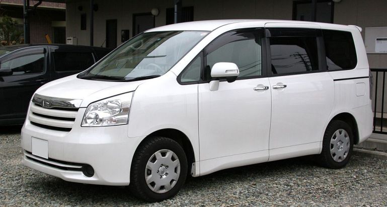 2nd generation Toyota Noah фото