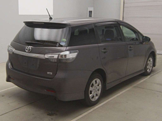 TOYOTA WISH 1.8A с аукциона Японии