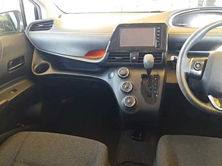 TOYOTA SIENTA X с аукциона Японии