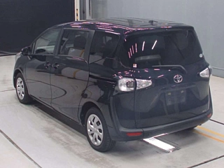 TOYOTA SIENTA X с аукциона Японии