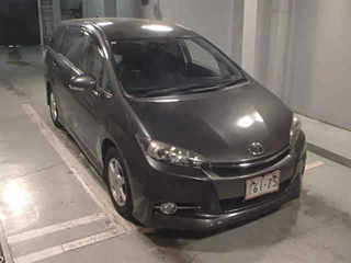 TOYOTA WISH 1.8S с аукциона Японии