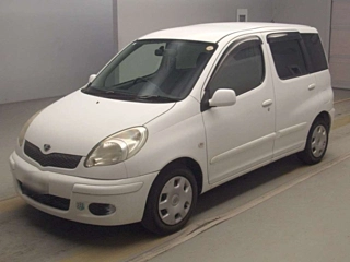 TOYOTA FUNCARGO X с аукциона Японии