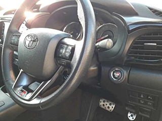 TOYOTA HILUX Z GR Sports 4WD с аукциона Японии