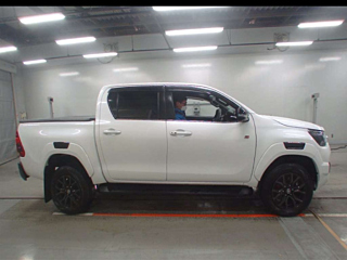 TOYOTA HILUX Z GR Sports 4WD с аукциона Японии