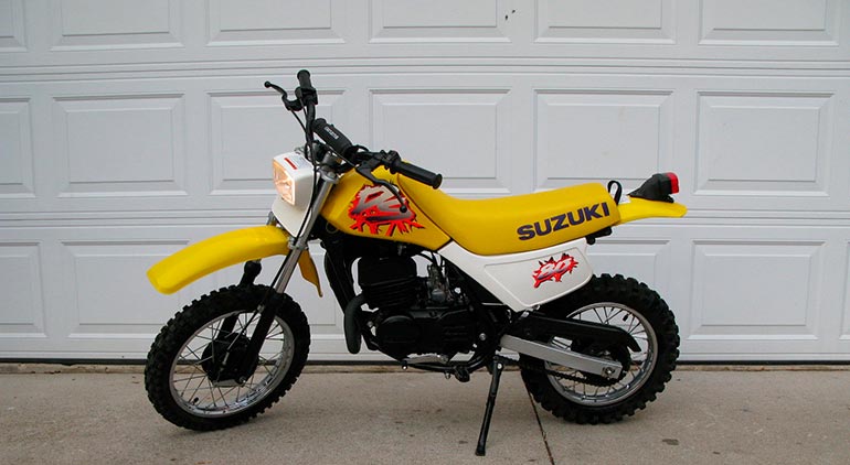 мотоцикл AХ-100 компании Suzuki