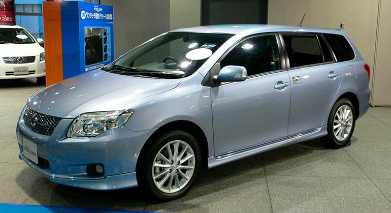 экономичный японский автомобиль Toyota Corolla Fielder
